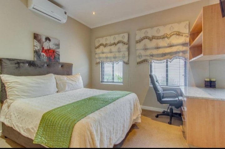 5 Bedroom Property for Sale in Deo Gracia Western Cape